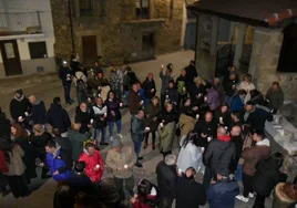 Los vecinos de Valdesangil celebrando el Año Nuevo