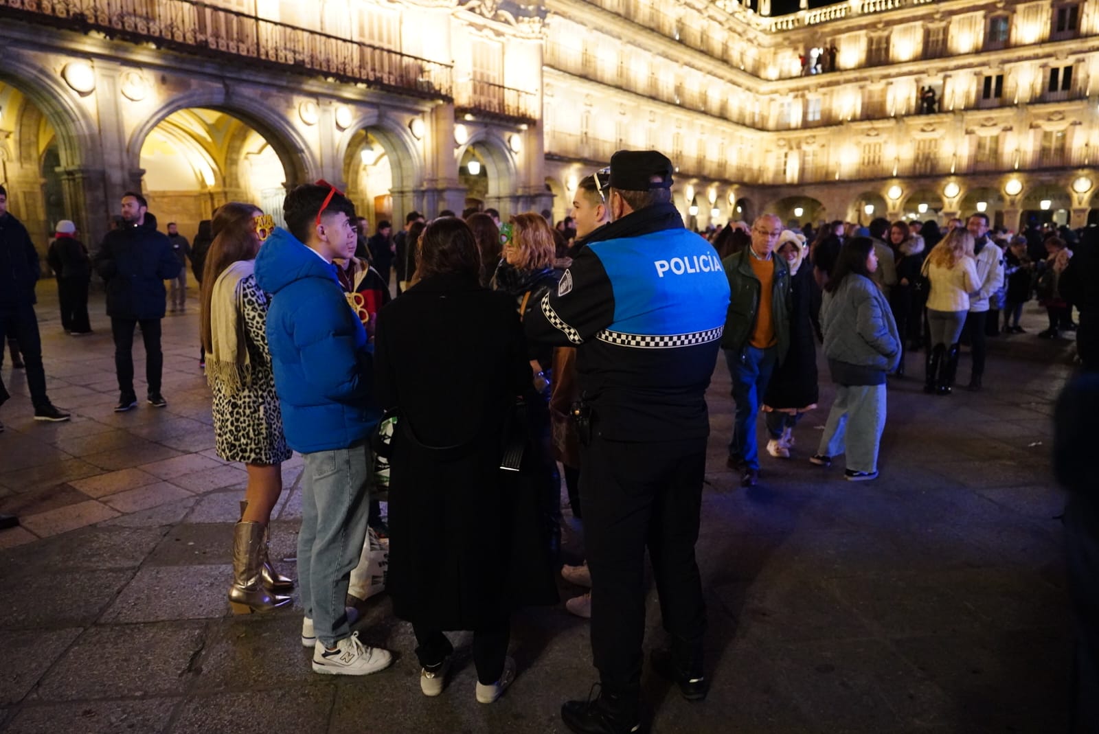 La Plaza Mayor de Salamanca se llena para dar la bienvenida a 2024