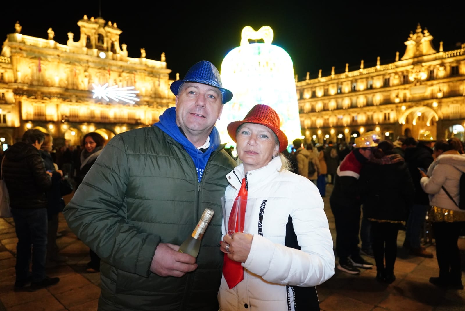 La Plaza Mayor de Salamanca se llena para dar la bienvenida a 2024