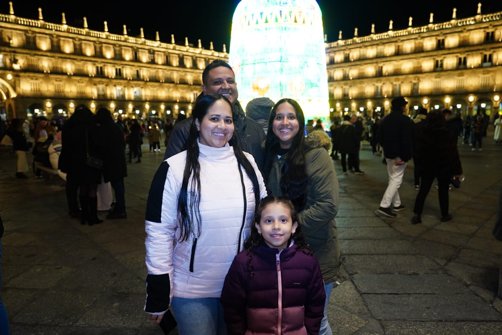 La Plaza Mayor de Salamanca se llena para dar la bienvenida a 2024
