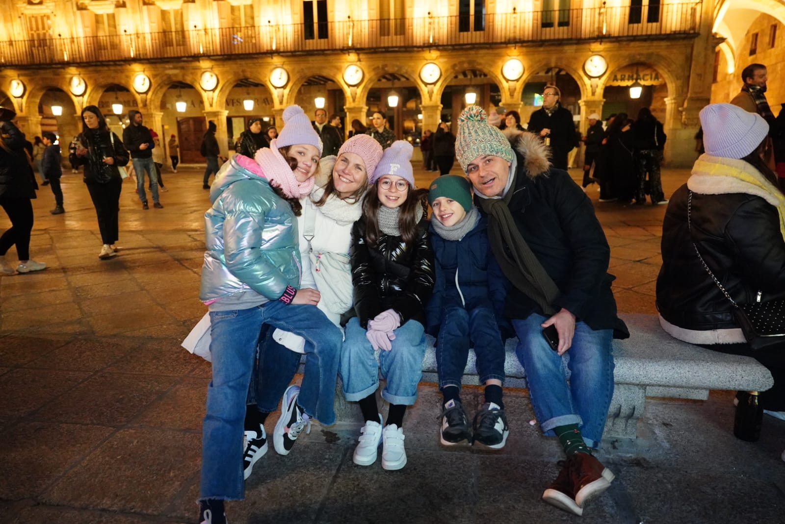 La Plaza Mayor de Salamanca se llena para dar la bienvenida a 2024