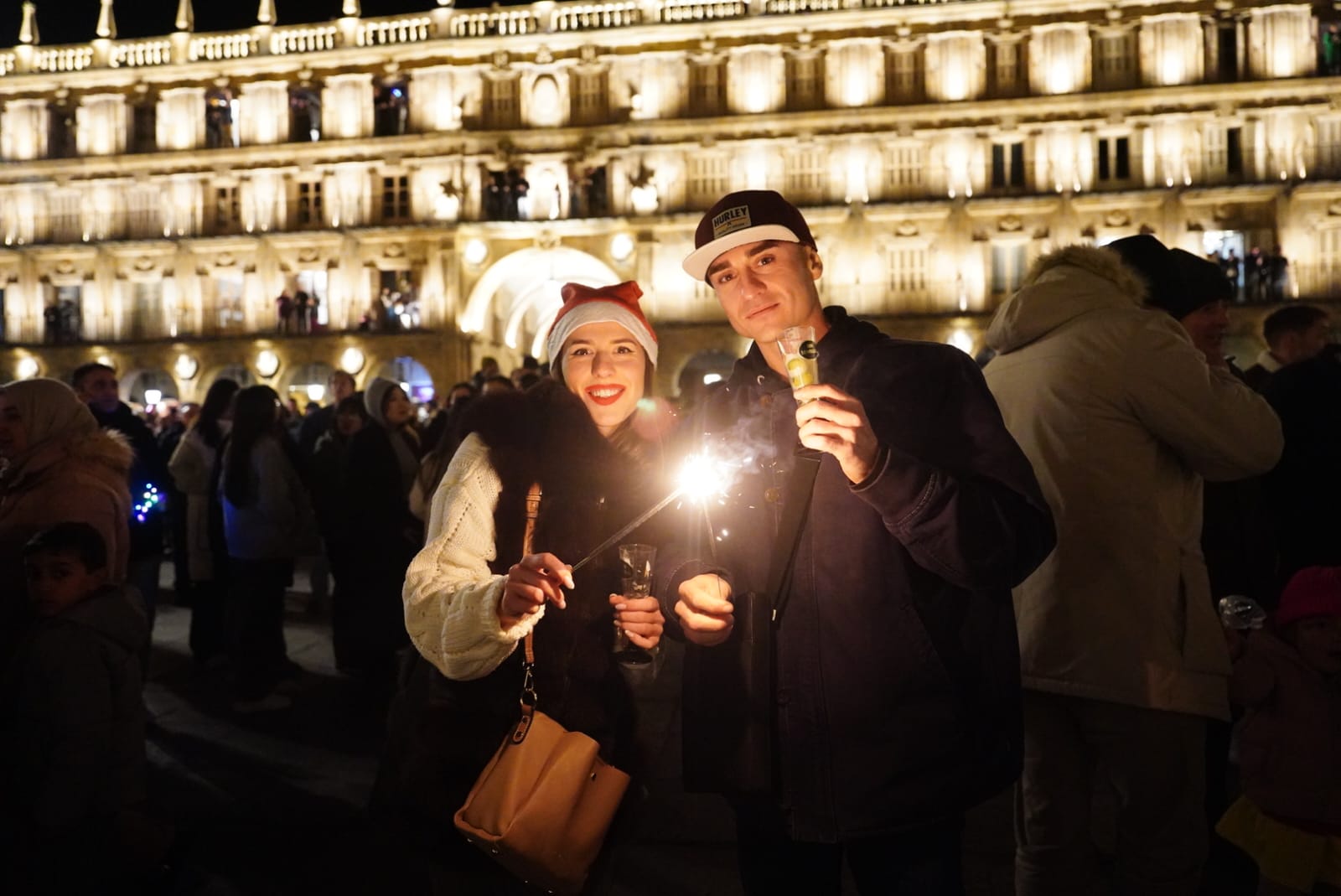 La Plaza Mayor de Salamanca se llena para dar la bienvenida a 2024