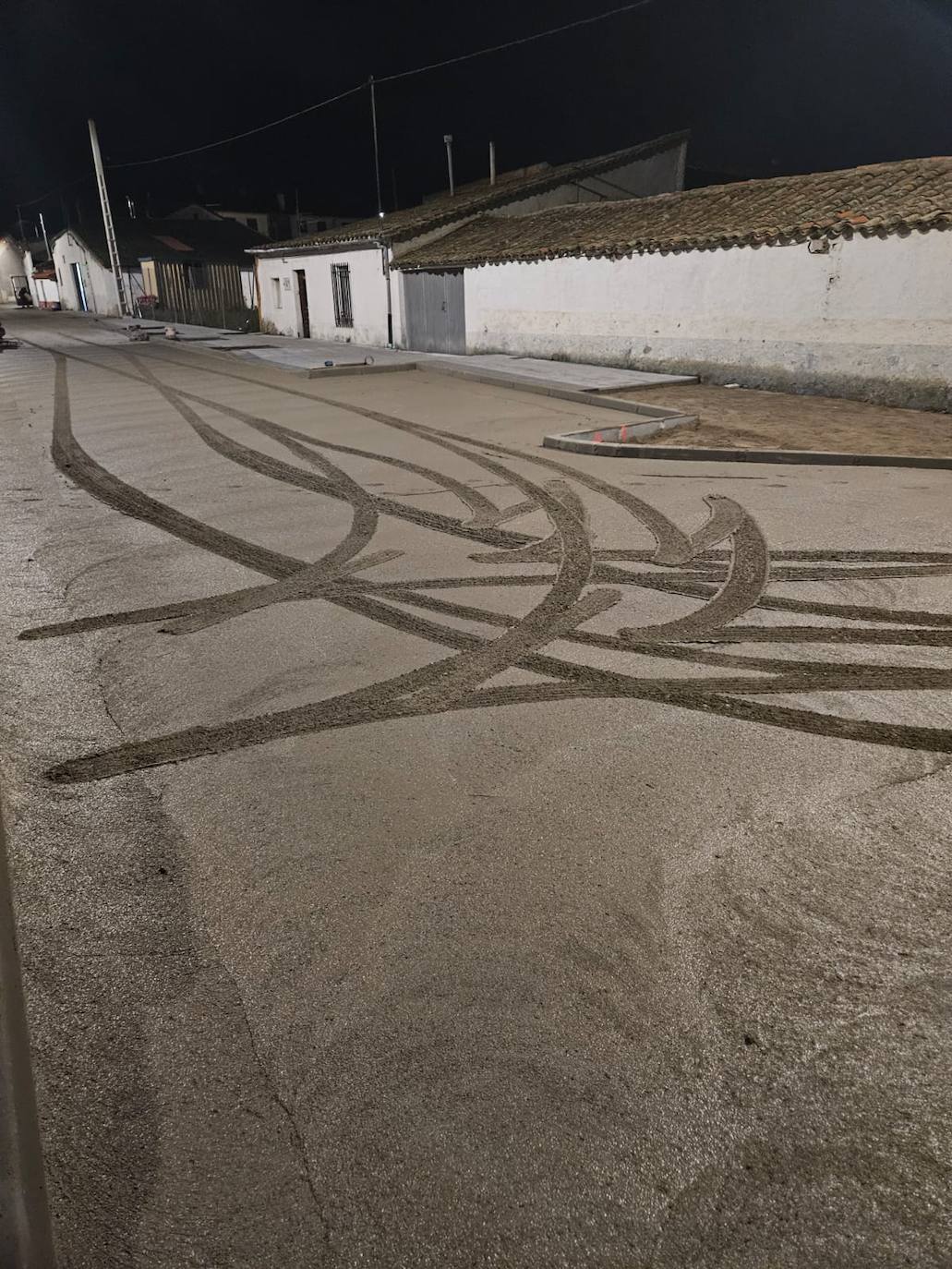 Vandalismo motorizado en La Fuente de San Esteban