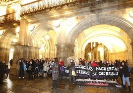 Concentración en la Plaza Mayor en repulsa por la violenta muerte.