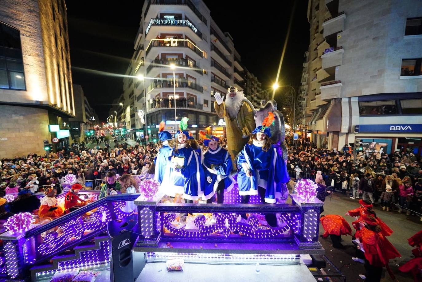 Los Reyes Magos reclaman la paz desde la Plaza Mayor de Salamanca