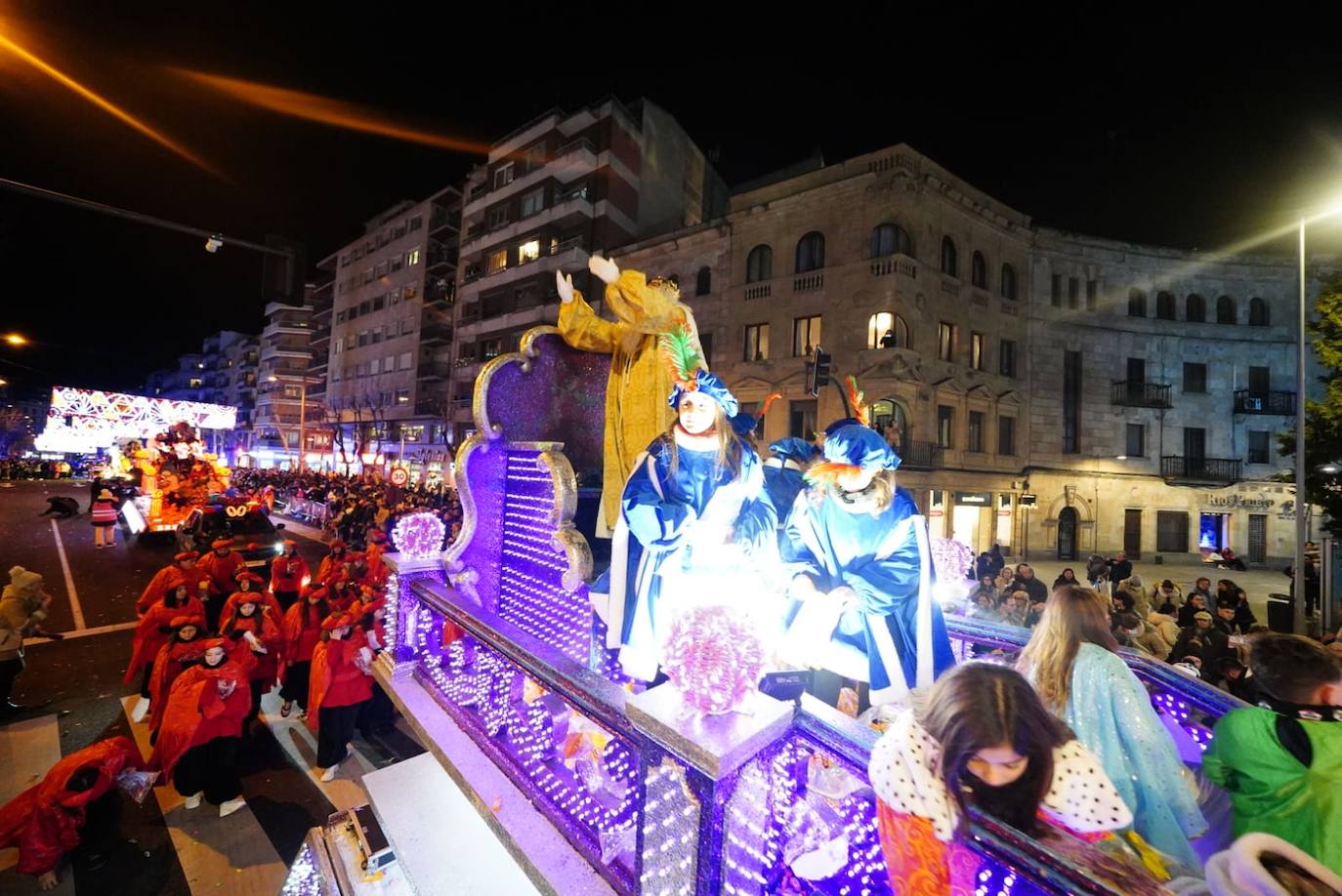 Los Reyes Magos reclaman la paz desde la Plaza Mayor de Salamanca