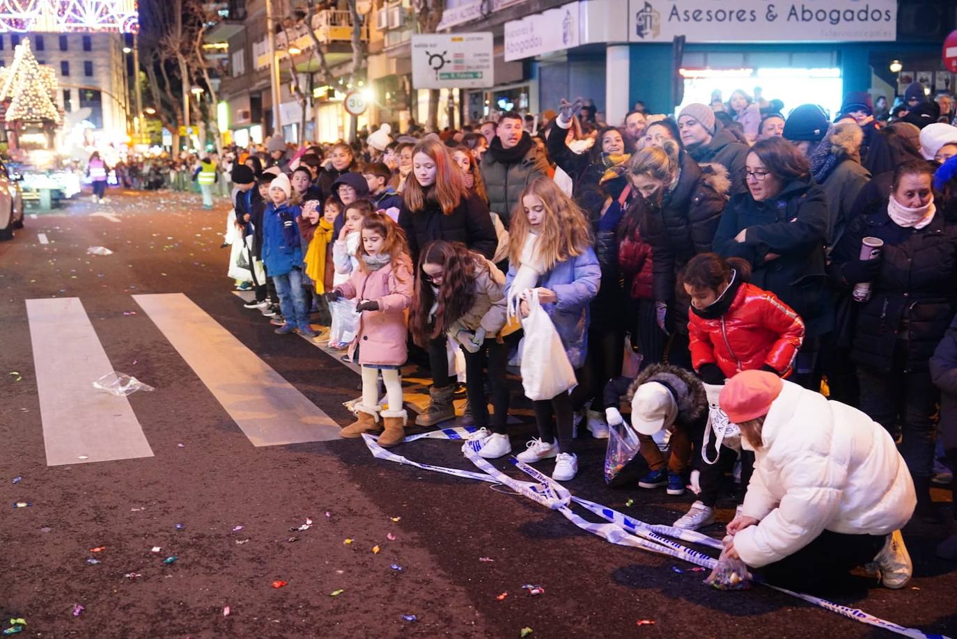 Los Reyes Magos reclaman la paz desde la Plaza Mayor de Salamanca