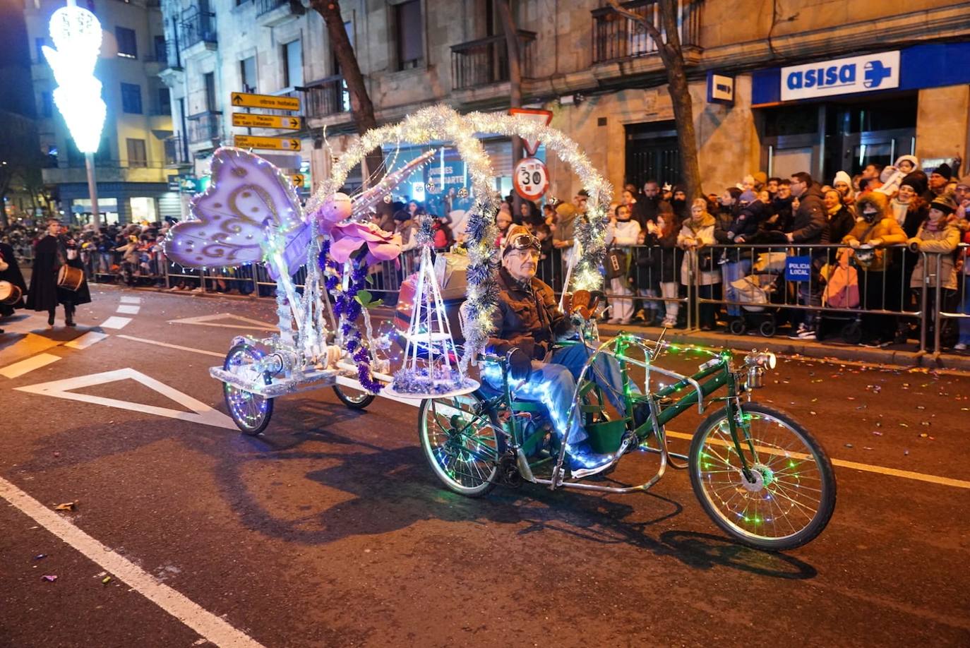 Los Reyes Magos reclaman la paz desde la Plaza Mayor de Salamanca