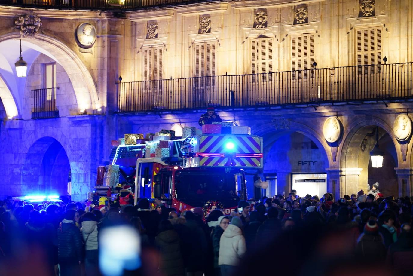 Los Reyes Magos reclaman la paz desde la Plaza Mayor de Salamanca