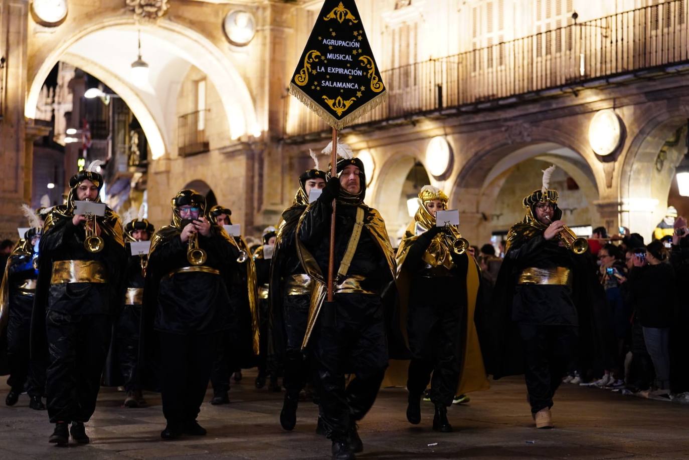 Los Reyes Magos reclaman la paz desde la Plaza Mayor de Salamanca