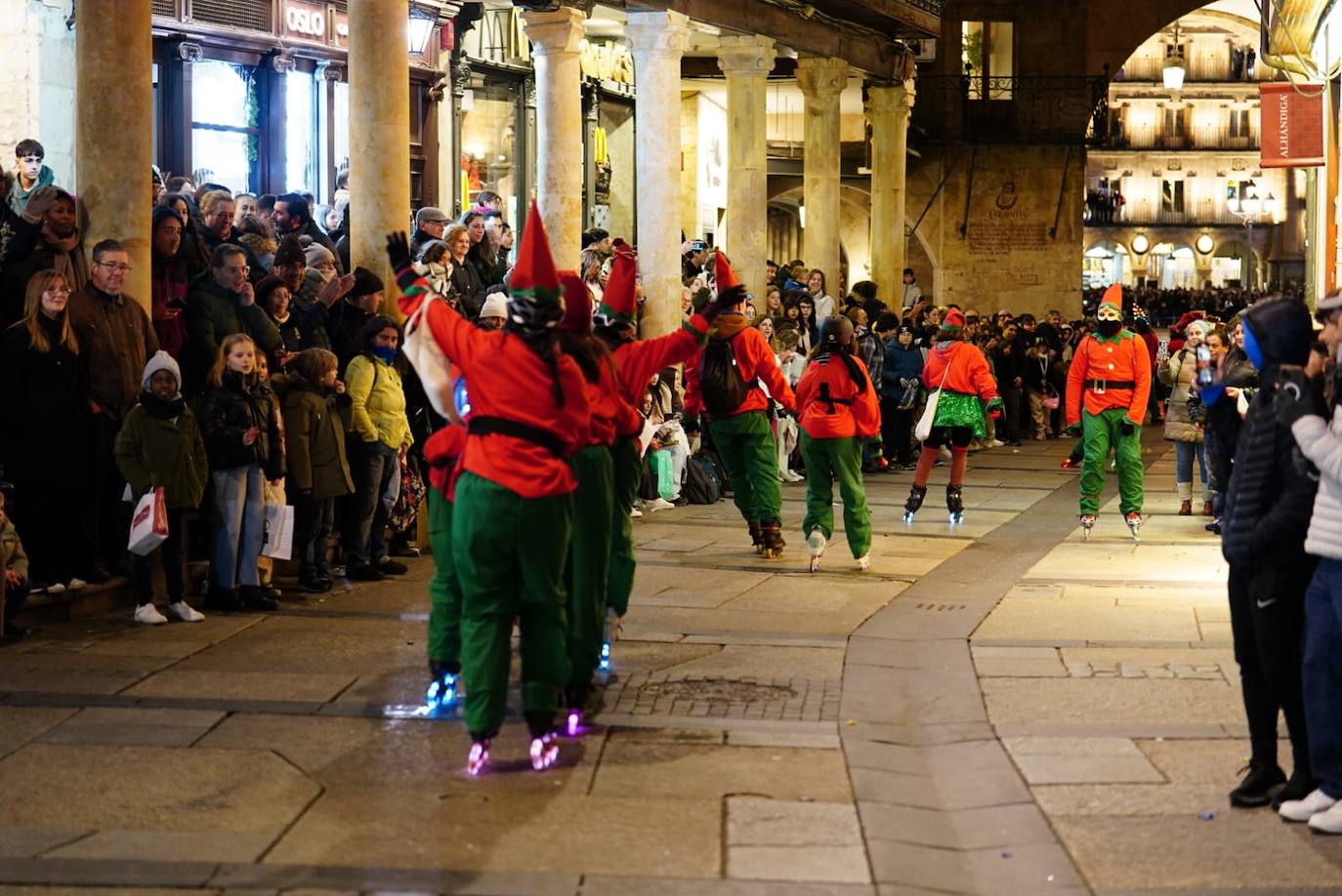 Los Reyes Magos reclaman la paz desde la Plaza Mayor de Salamanca