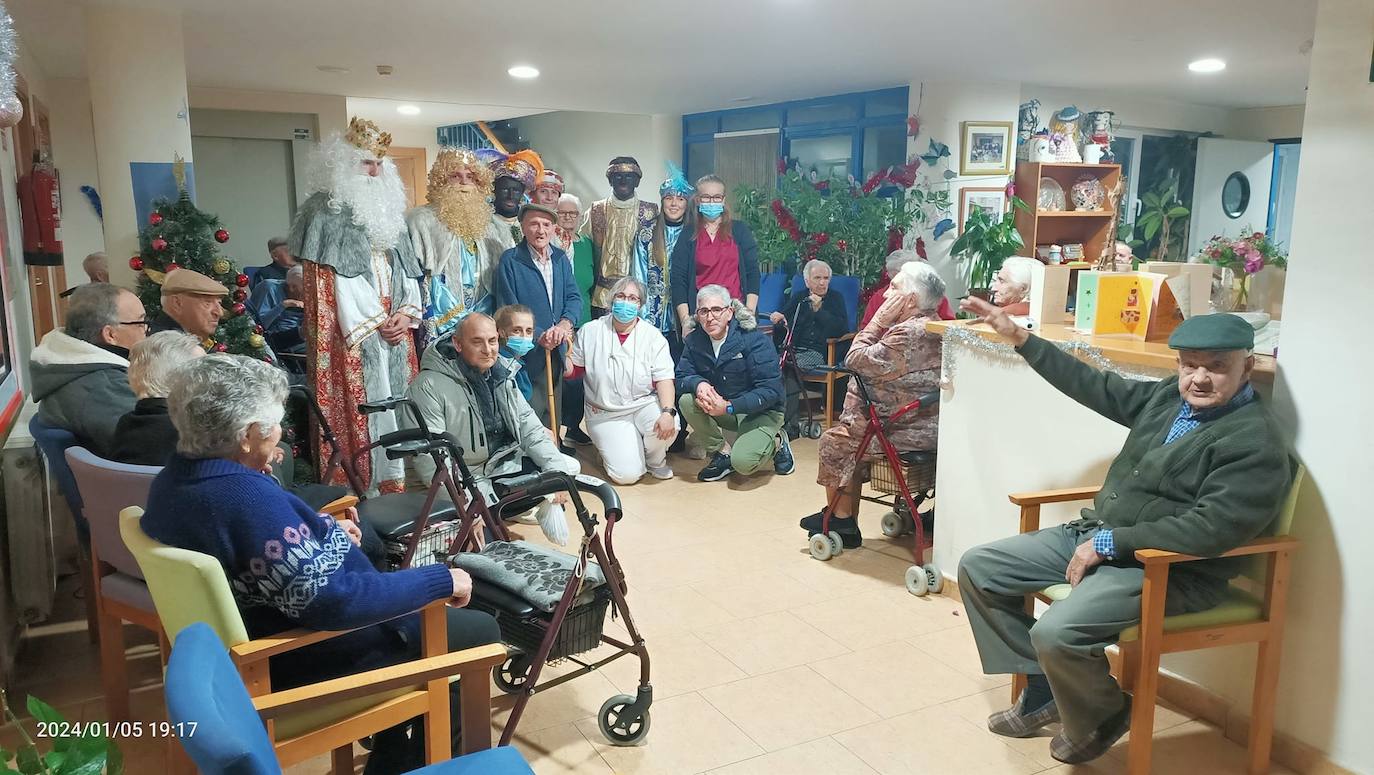 Día de fiesta en Linares de Riofrío por la llegada de los Reyes Magos