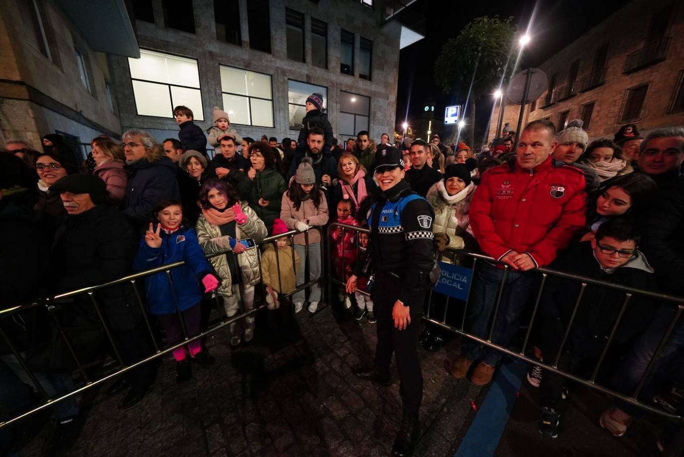 Los Reyes Magos reclaman la paz desde la Plaza Mayor de Salamanca