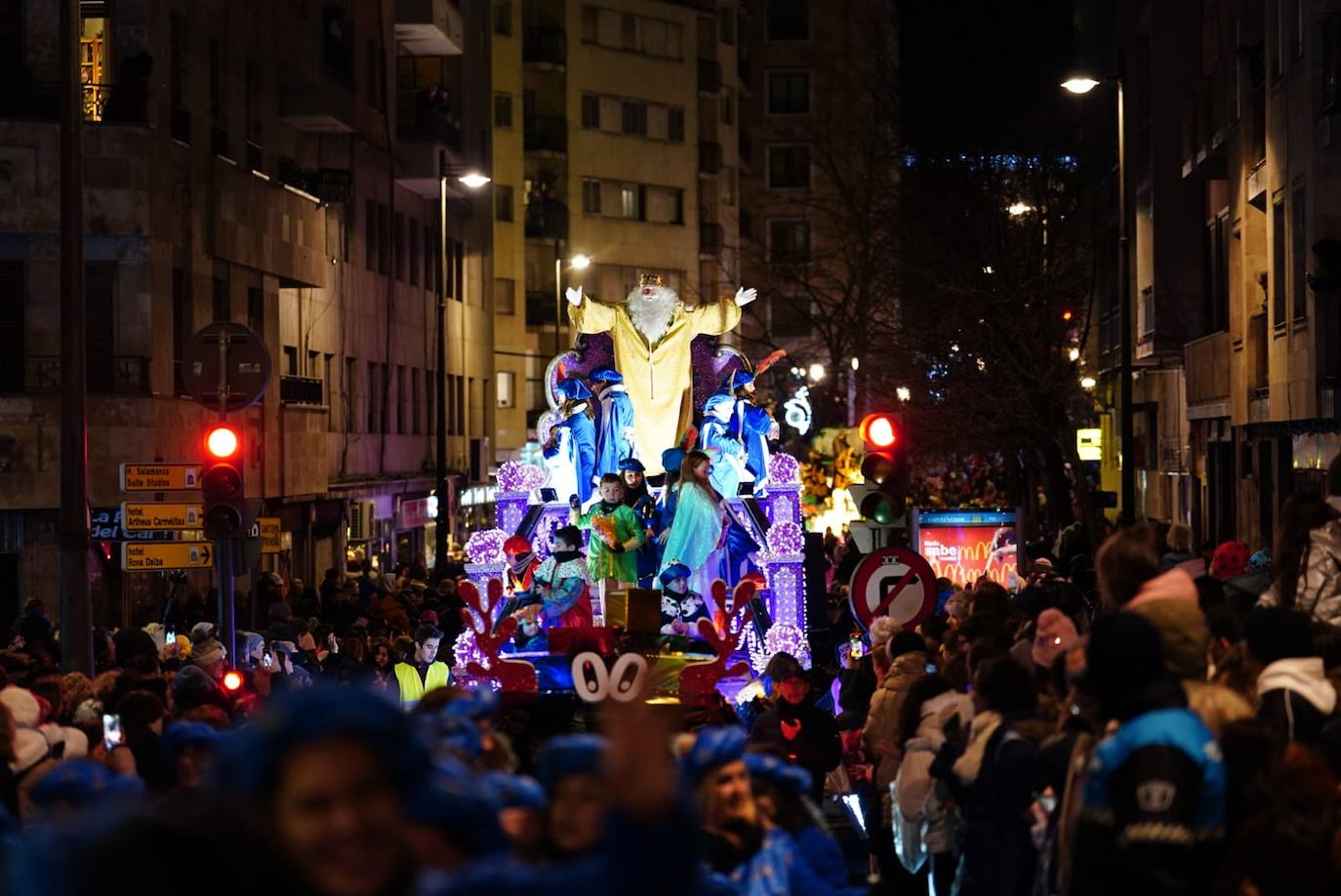 Los Reyes Magos reclaman la paz desde la Plaza Mayor de Salamanca