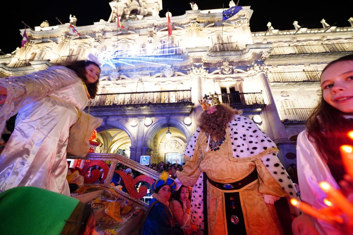 Los Reyes Magos reclaman la paz desde la Plaza Mayor de Salamanca