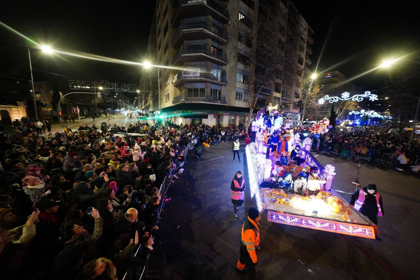 Los Reyes Magos reclaman la paz desde la Plaza Mayor de Salamanca