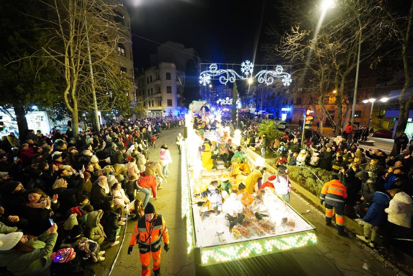 Los Reyes Magos reclaman la paz desde la Plaza Mayor de Salamanca