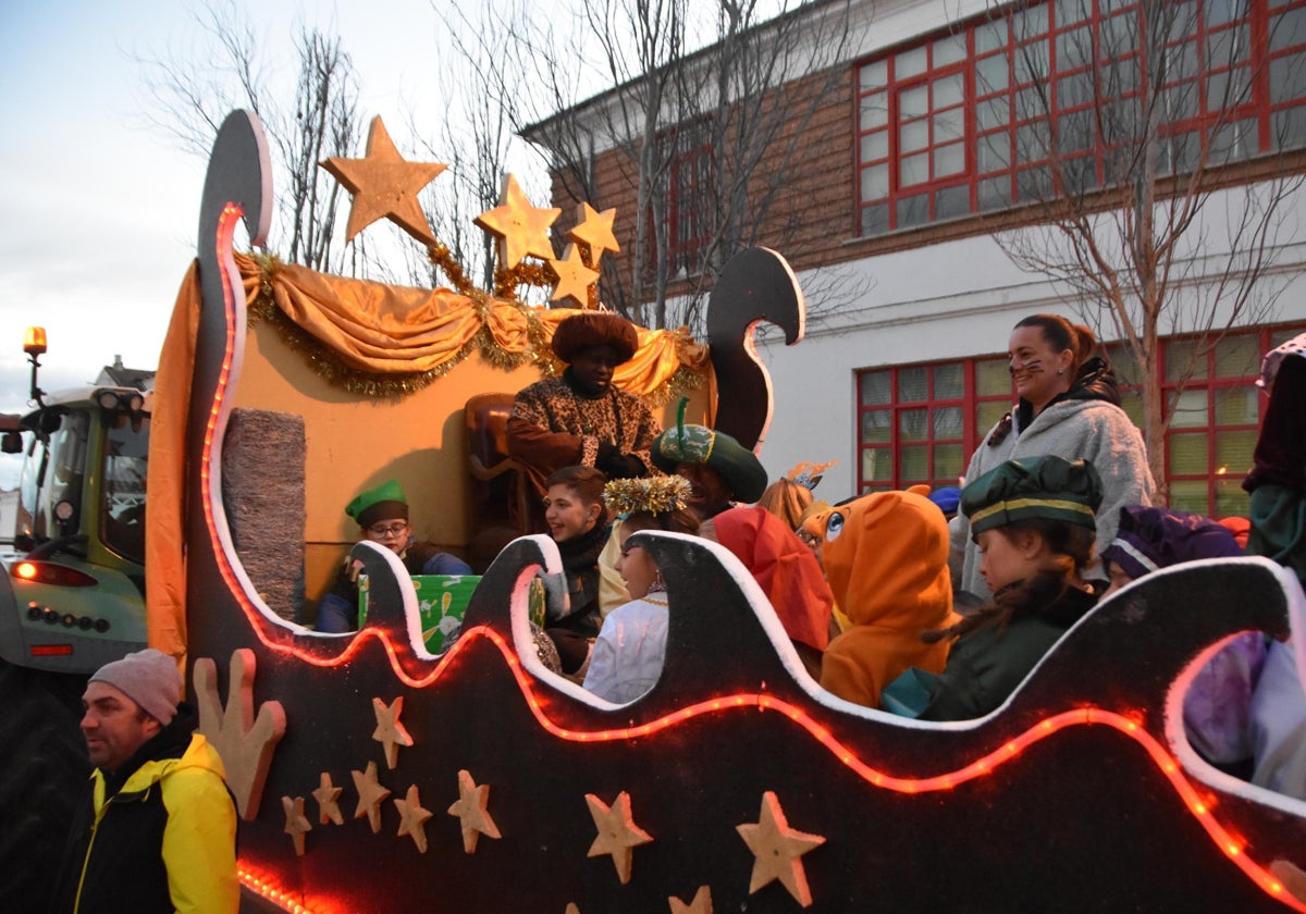 Flamantes nuevas carrozas para Sus Majestades en Alba