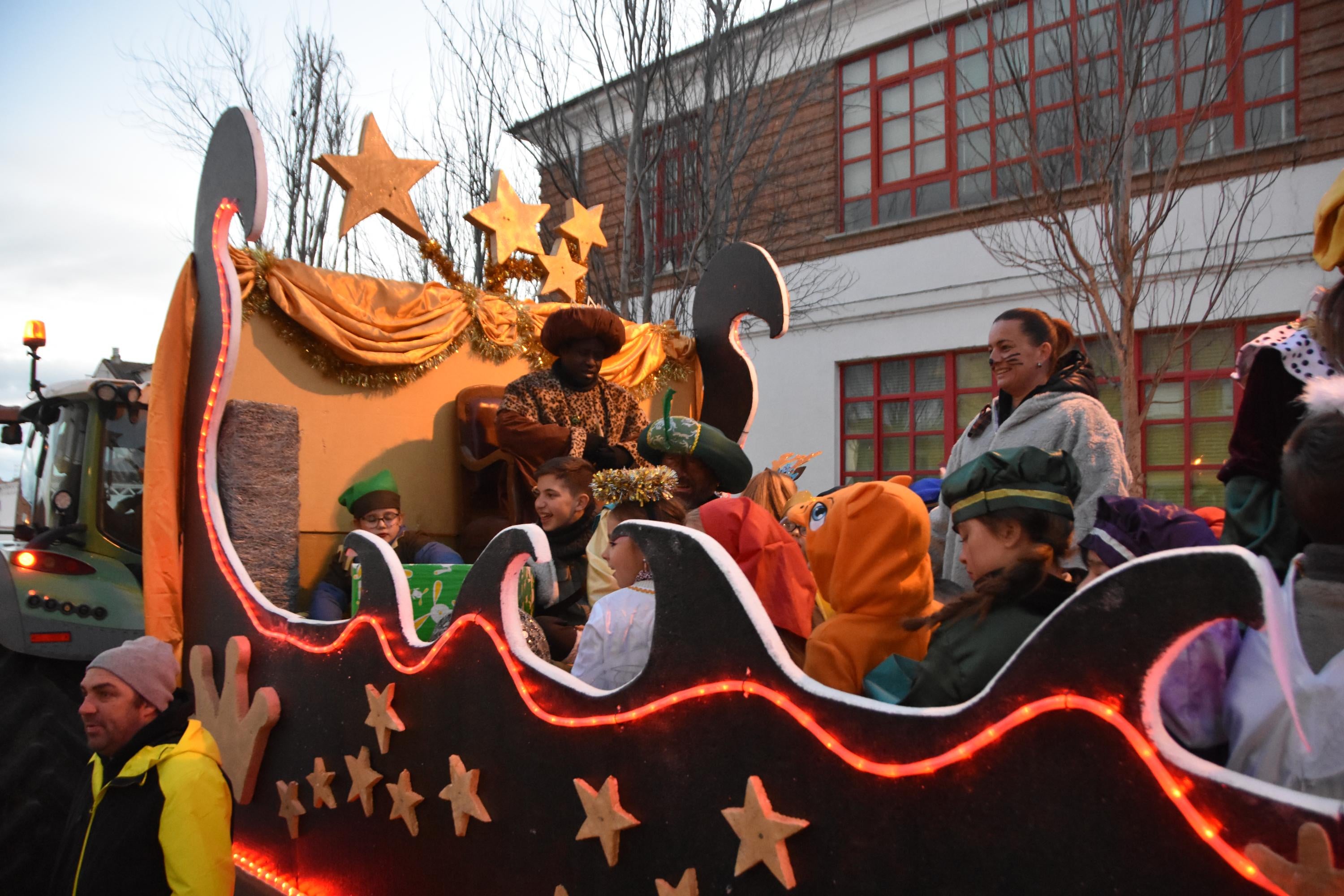 Flamantes nuevas carrozas para Sus Majestades en Alba