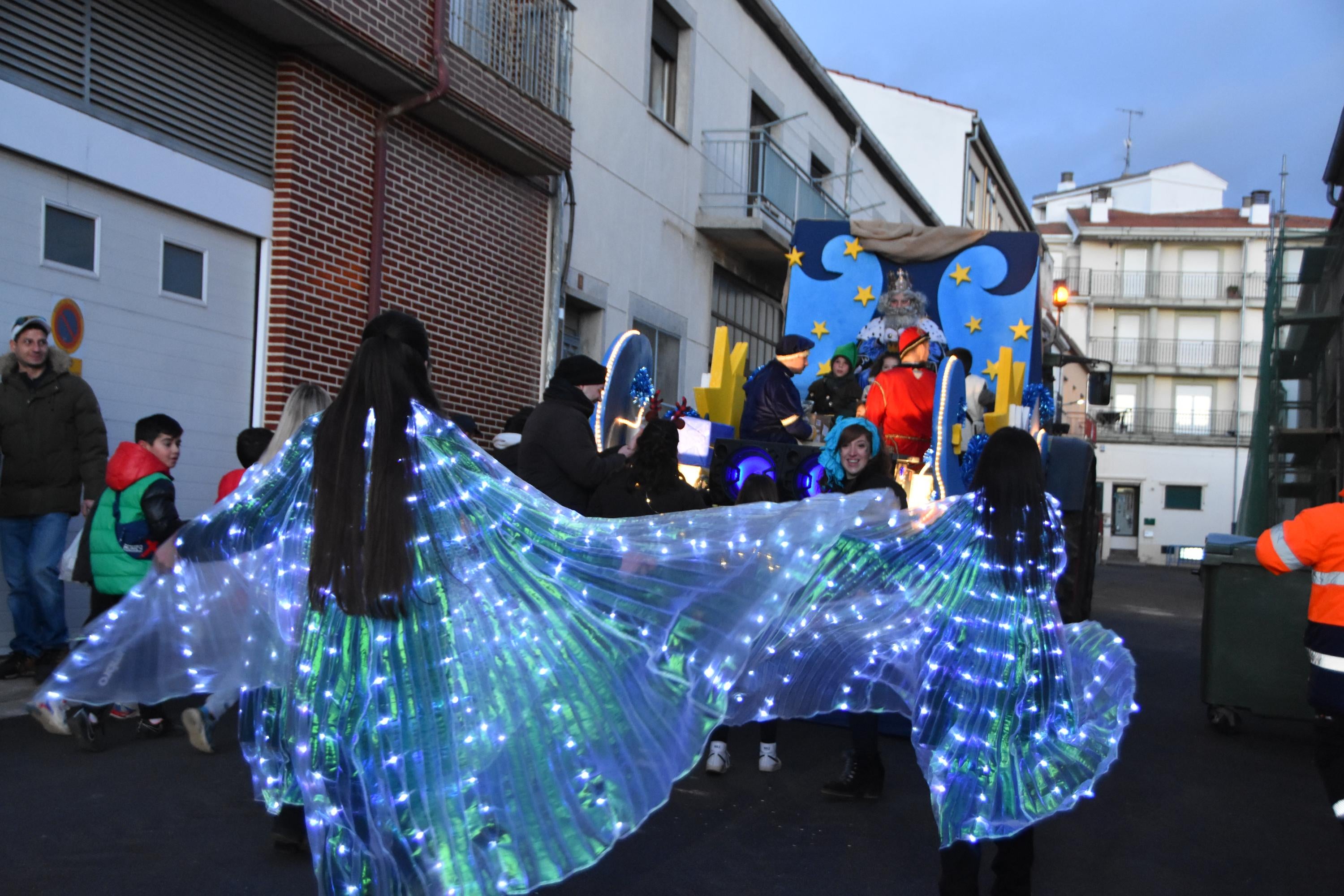 Flamantes nuevas carrozas para Sus Majestades en Alba