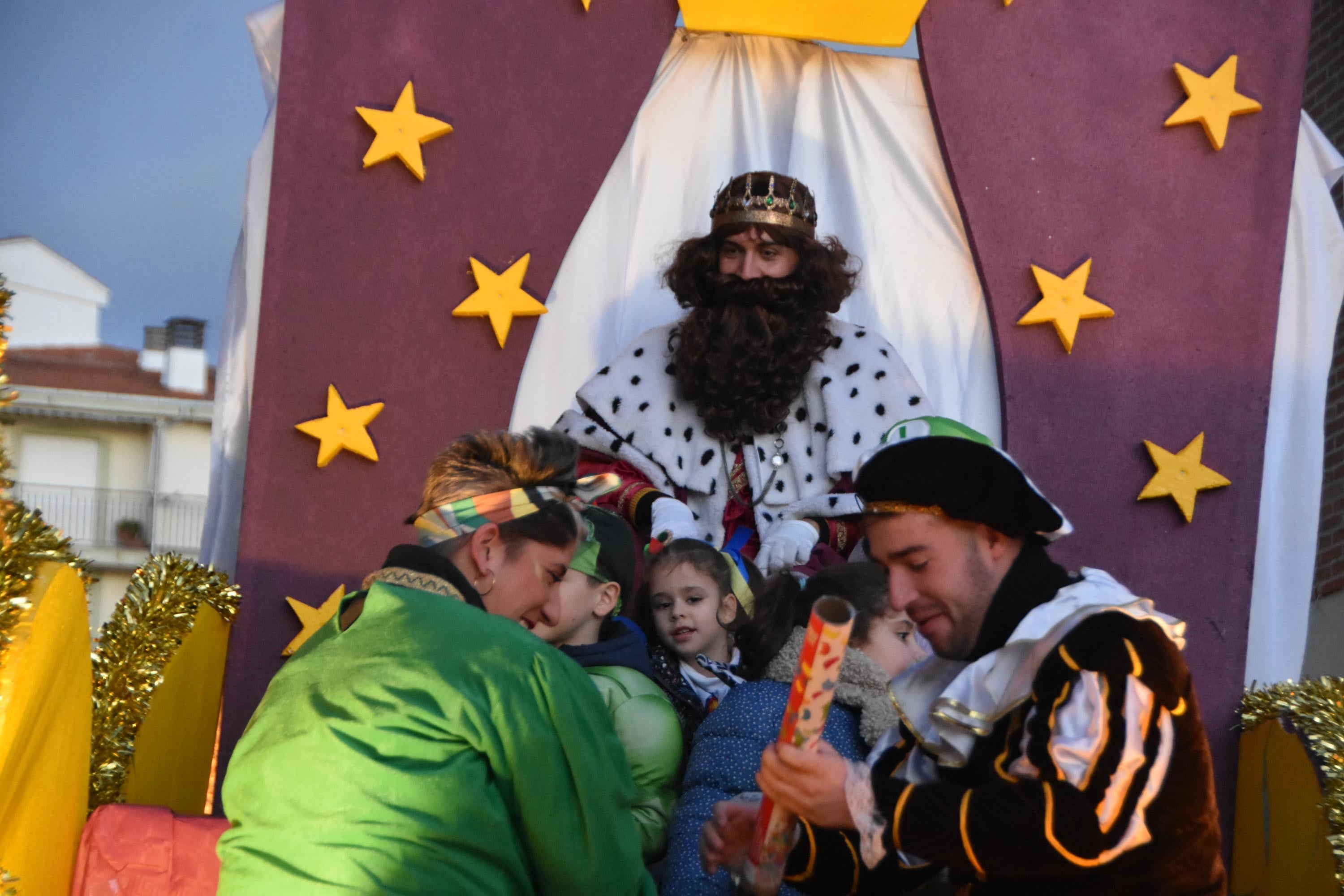 Flamantes nuevas carrozas para Sus Majestades en Alba