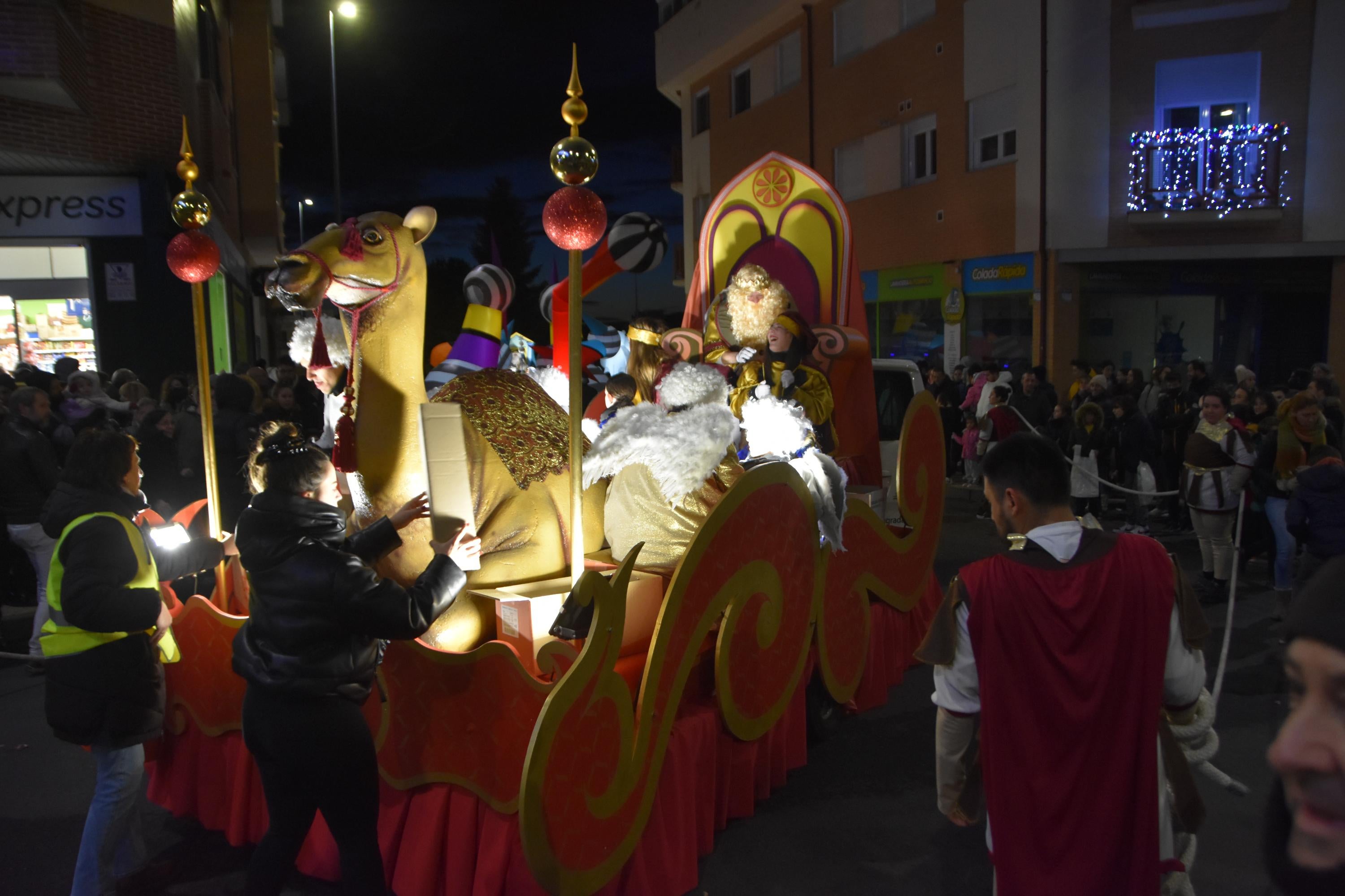 Emoción y magia por las calles de Carbajosa