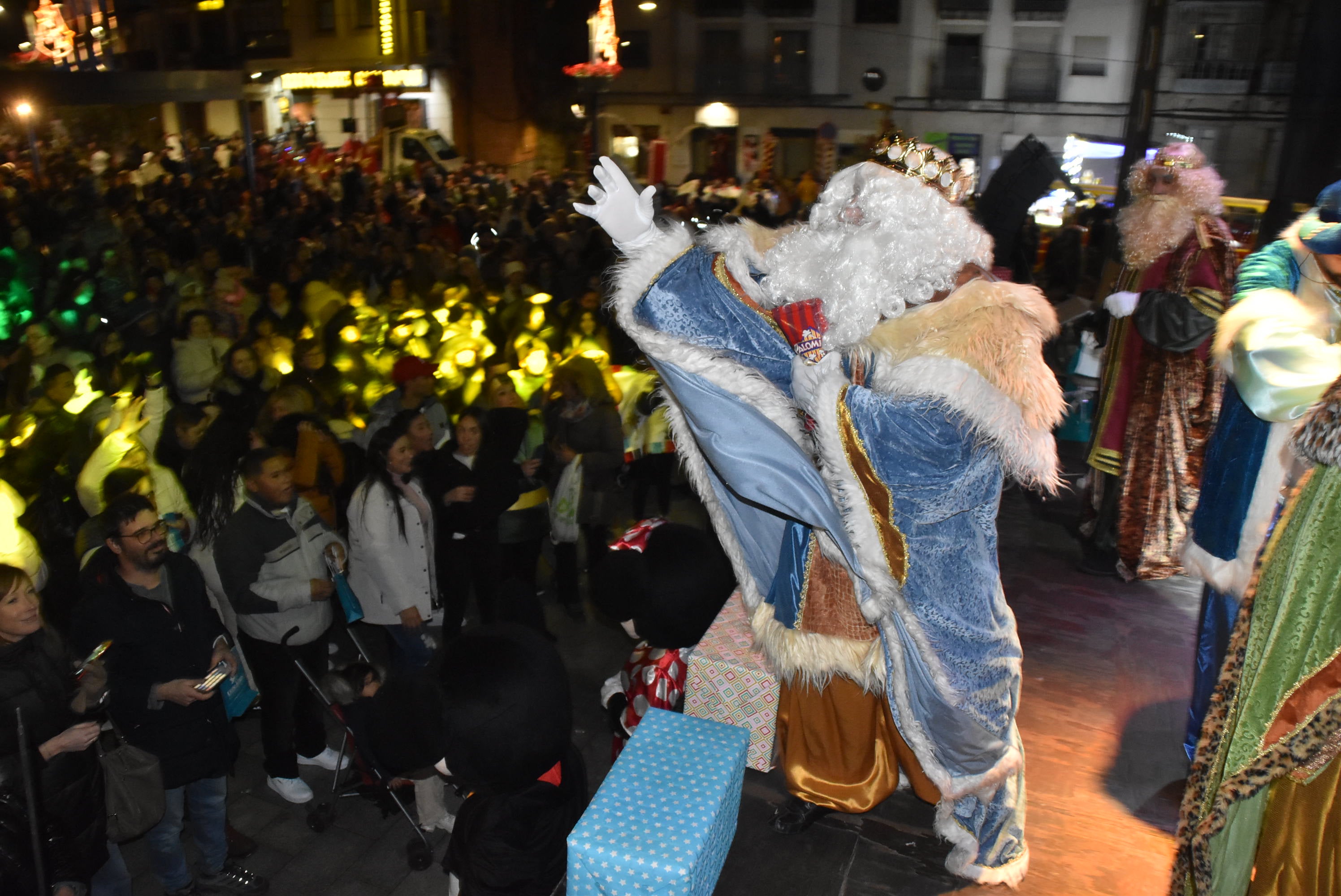 La llegada de los Reyes Magos llena las calles de Béjar