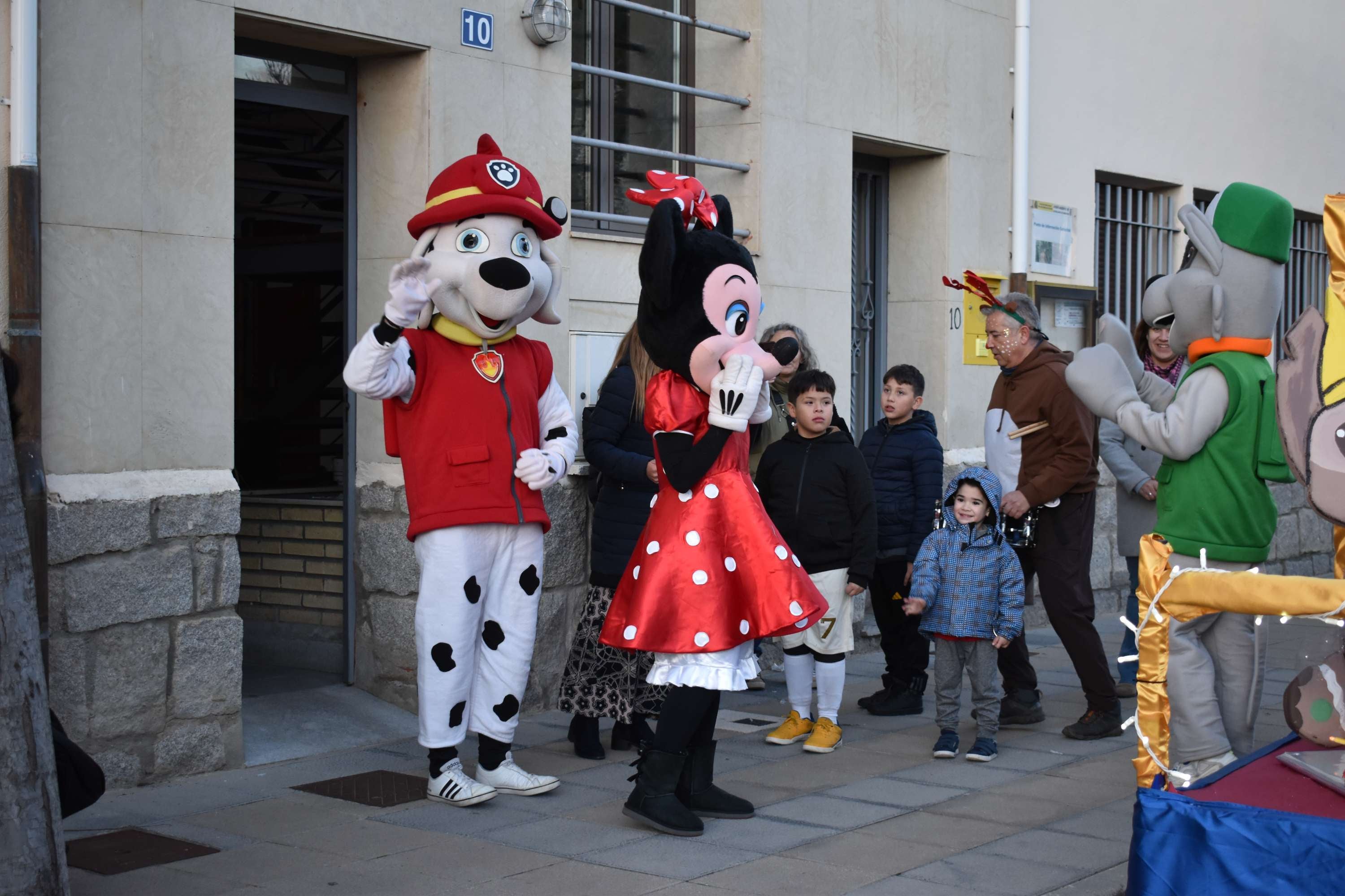 Los Reyes Magos llegan a Castellanos de Moriscos a ritmo de batucada