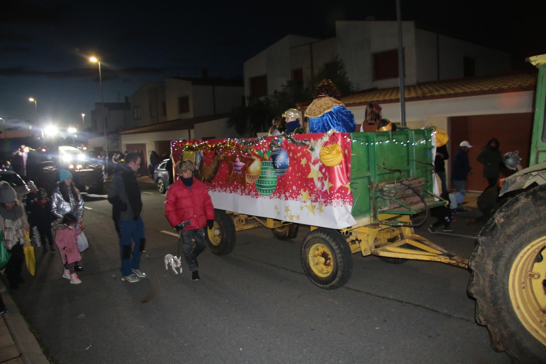 Cien kilos de caramelos para el desfile más mágico del año en Doñinos