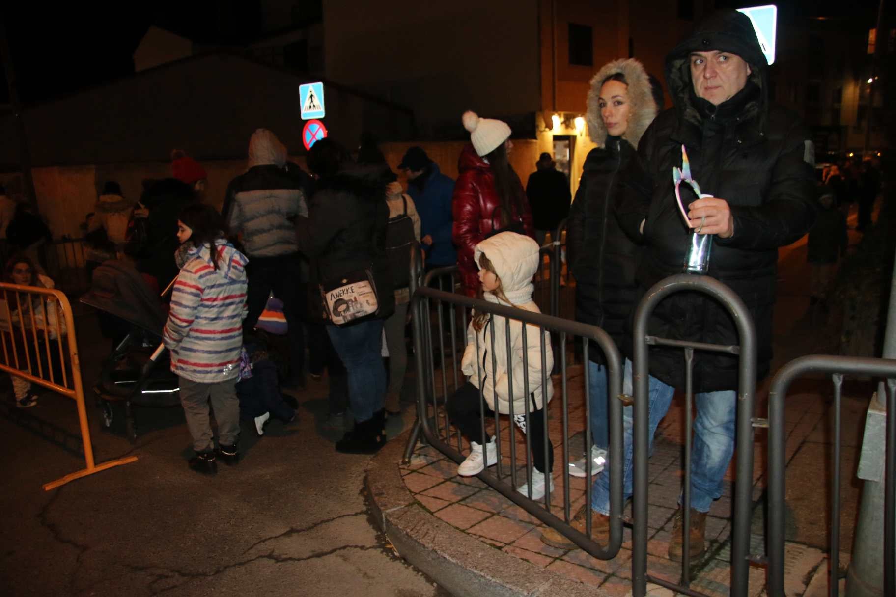 Un tren y 900 cucuruchos de caramelos en la gran tarde infantil de Villamayor