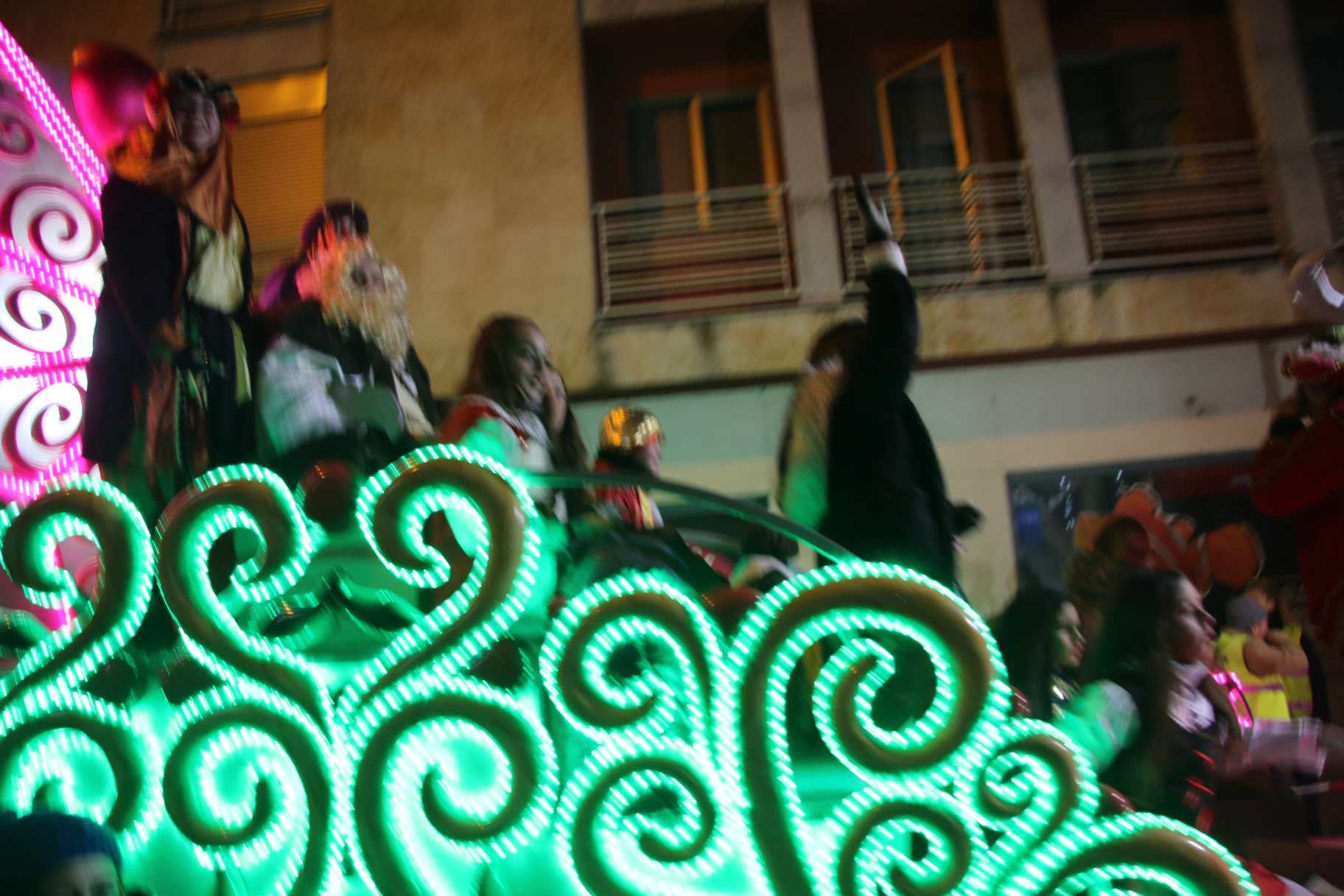 Un tren y 900 cucuruchos de caramelos en la gran tarde infantil de Villamayor