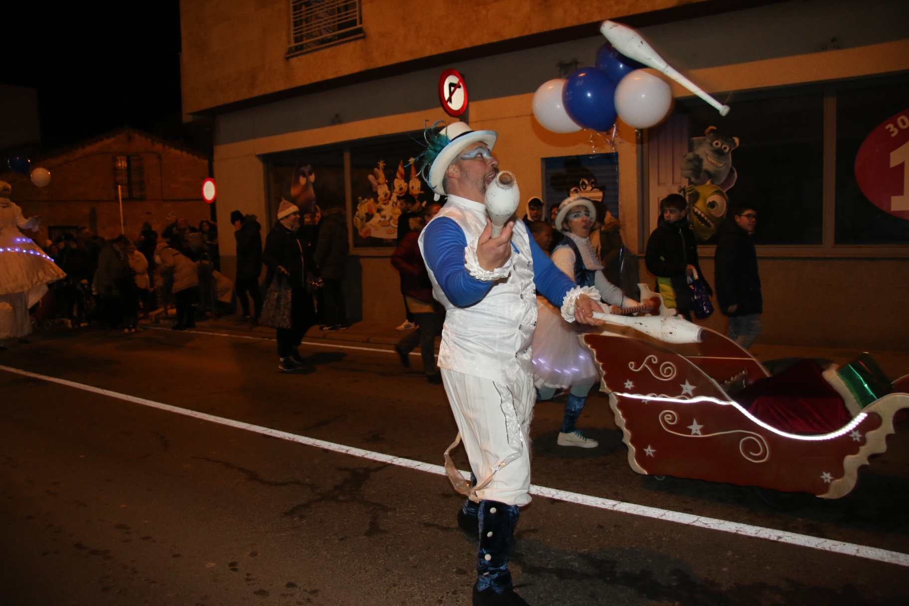 Un tren y 900 cucuruchos de caramelos en la gran tarde infantil de Villamayor