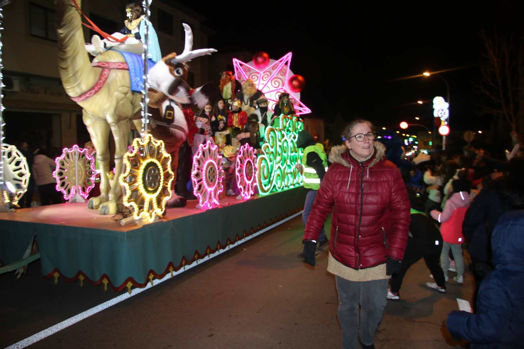 Un tren y 900 cucuruchos de caramelos en la gran tarde infantil de Villamayor