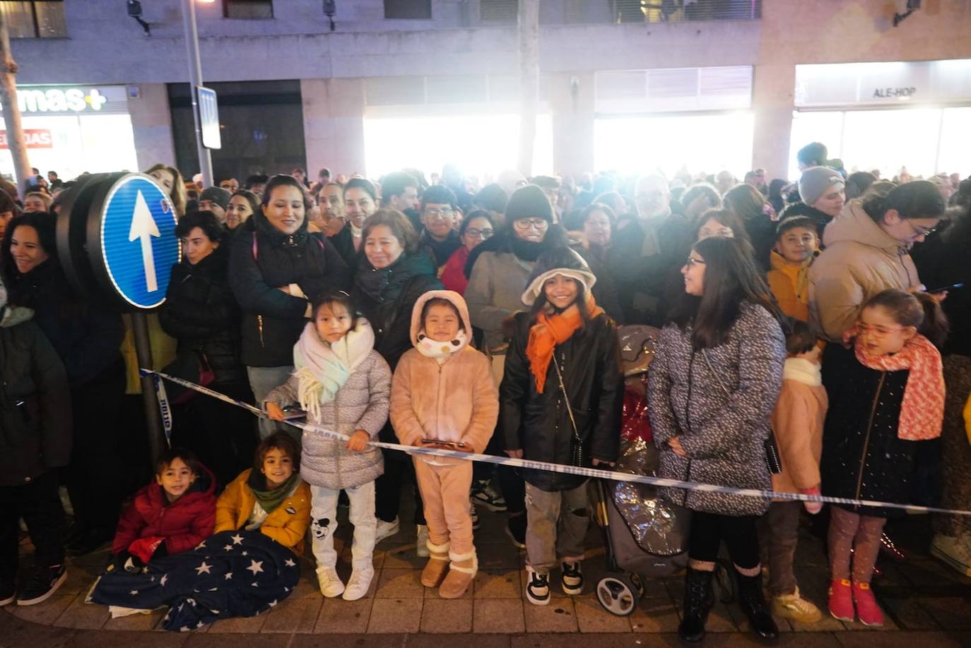 Los Reyes Magos reclaman la paz desde la Plaza Mayor de Salamanca