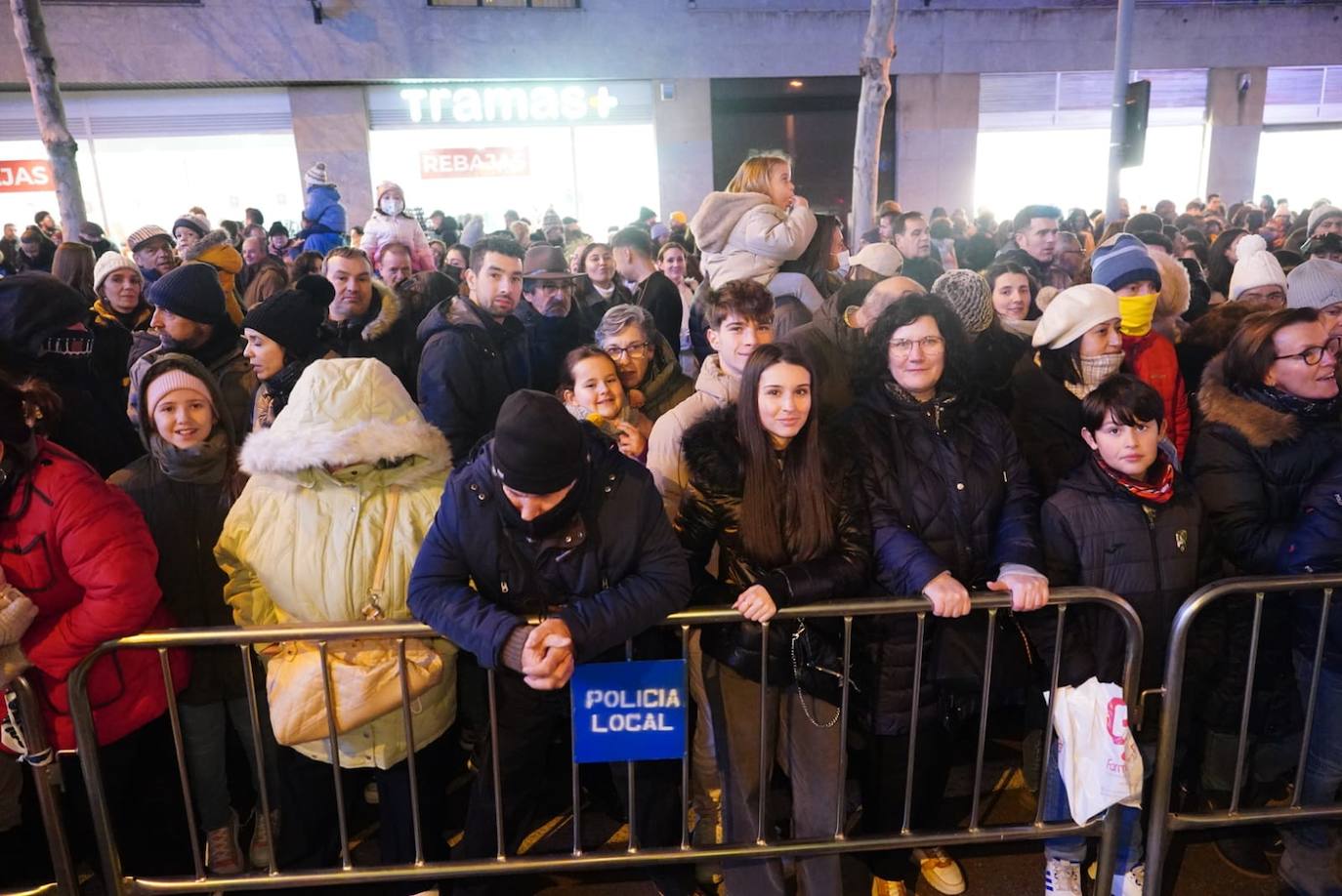 Los Reyes Magos reclaman la paz desde la Plaza Mayor de Salamanca