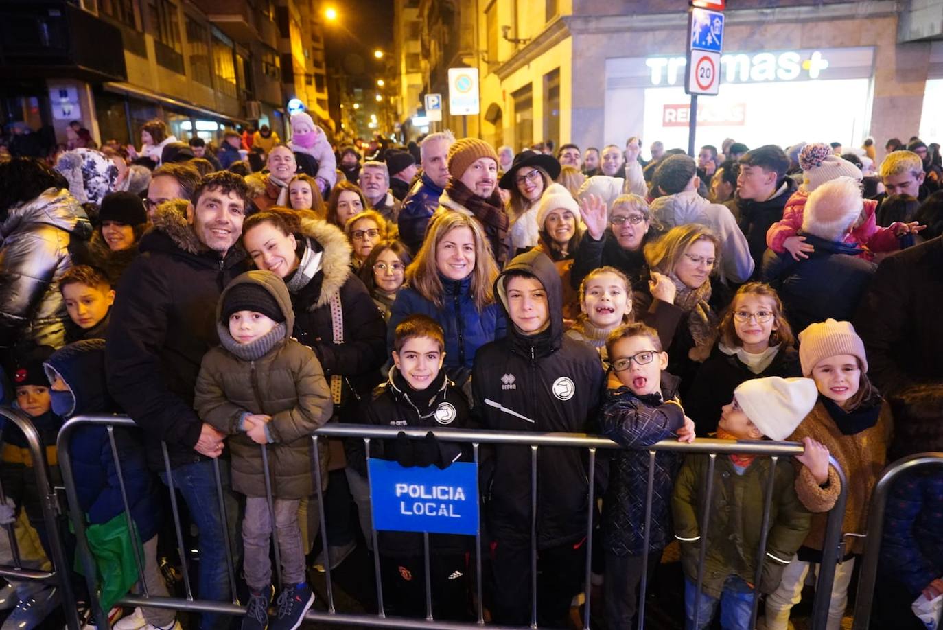 Los Reyes Magos reclaman la paz desde la Plaza Mayor de Salamanca