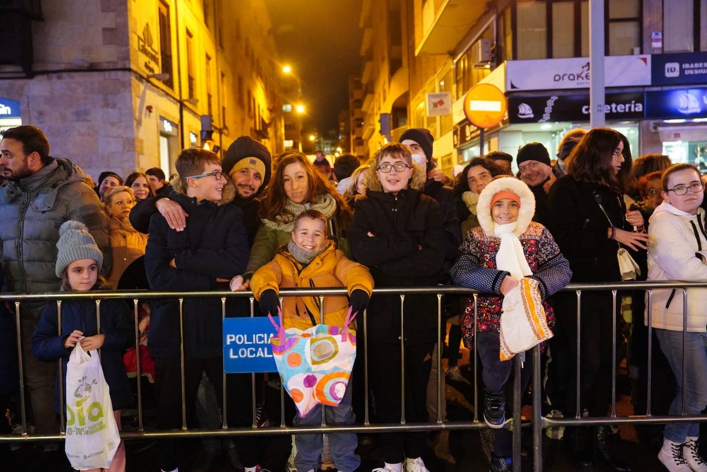 Los Reyes Magos reclaman la paz desde la Plaza Mayor de Salamanca