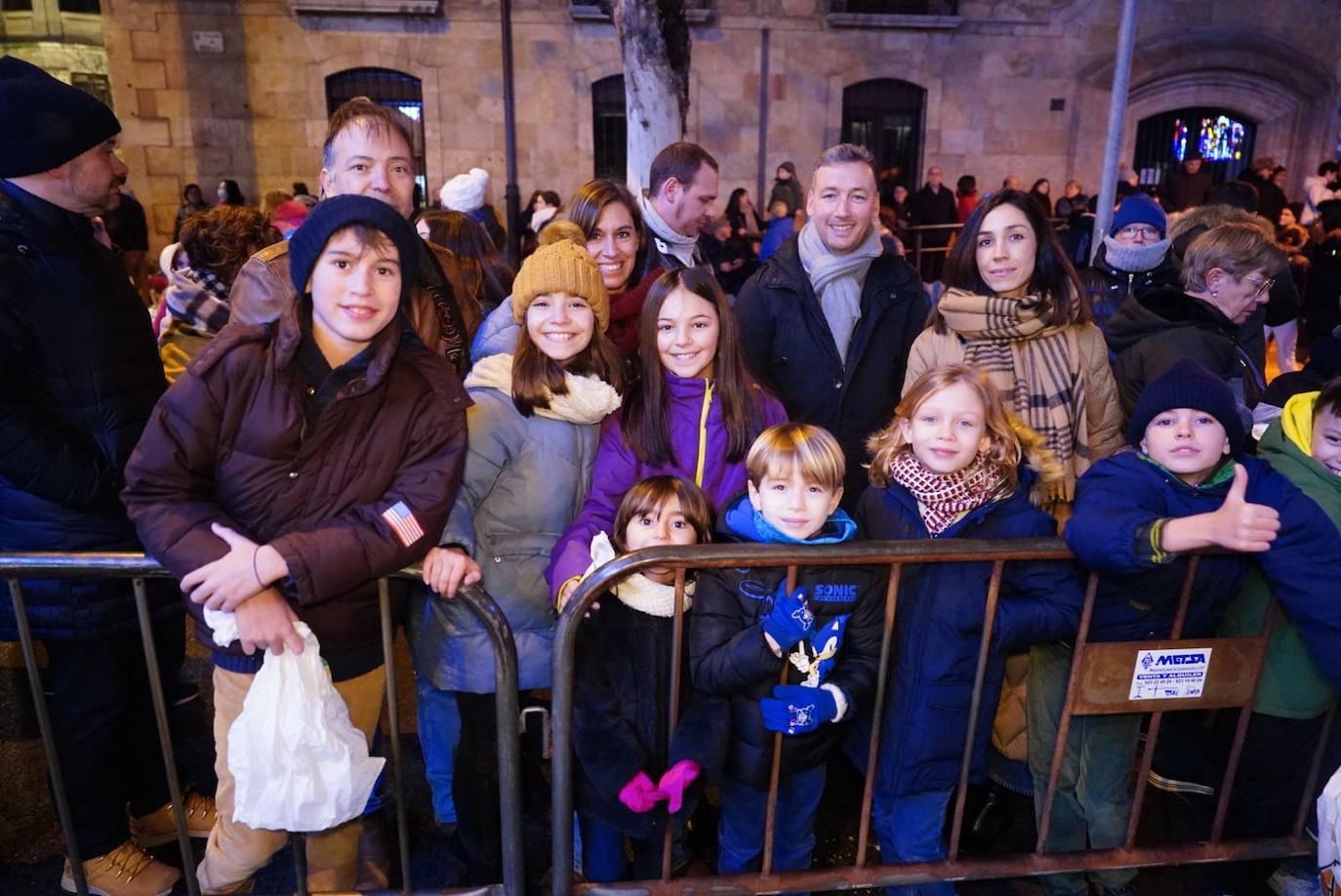 Los Reyes Magos reclaman la paz desde la Plaza Mayor de Salamanca