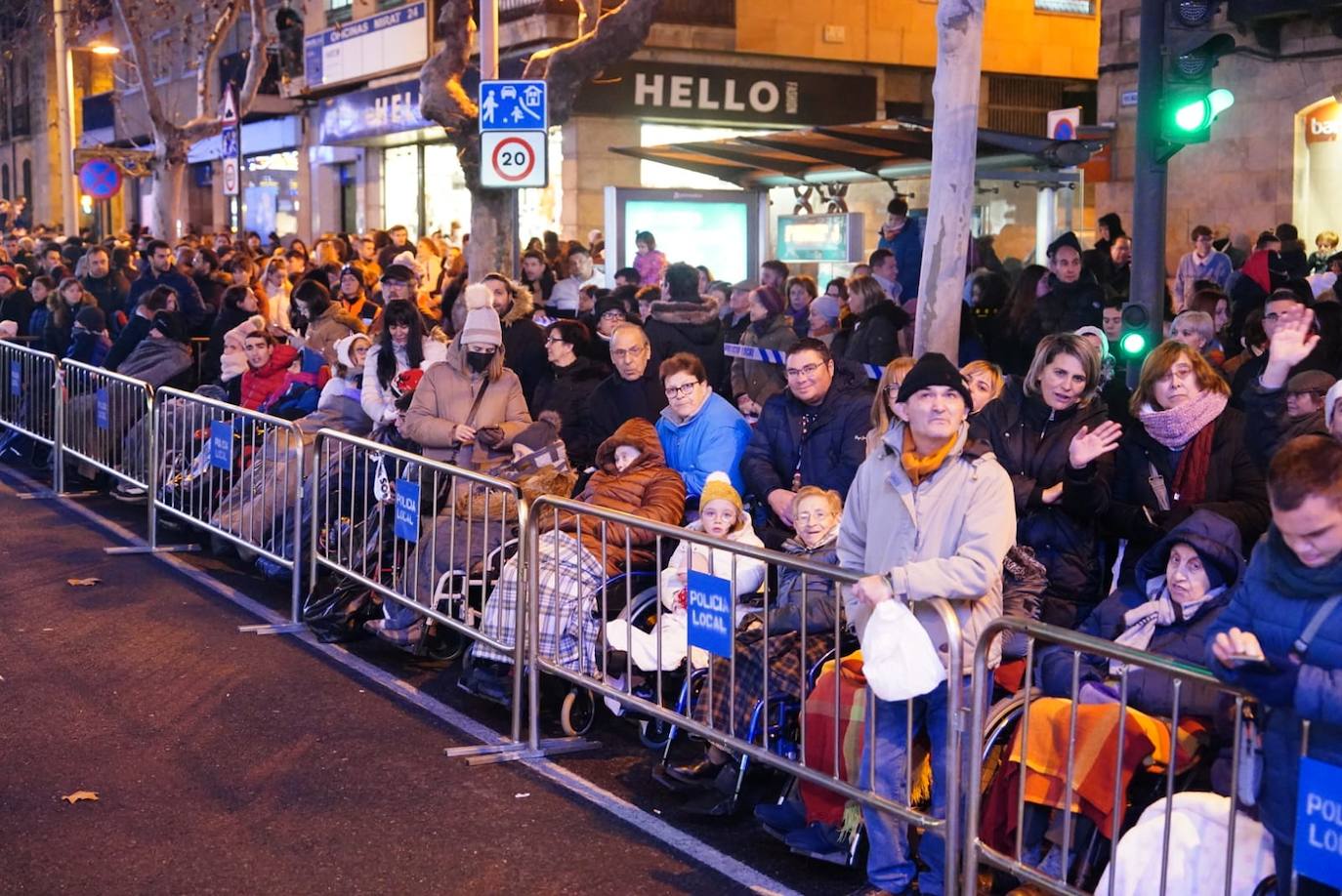 Los Reyes Magos reclaman la paz desde la Plaza Mayor de Salamanca