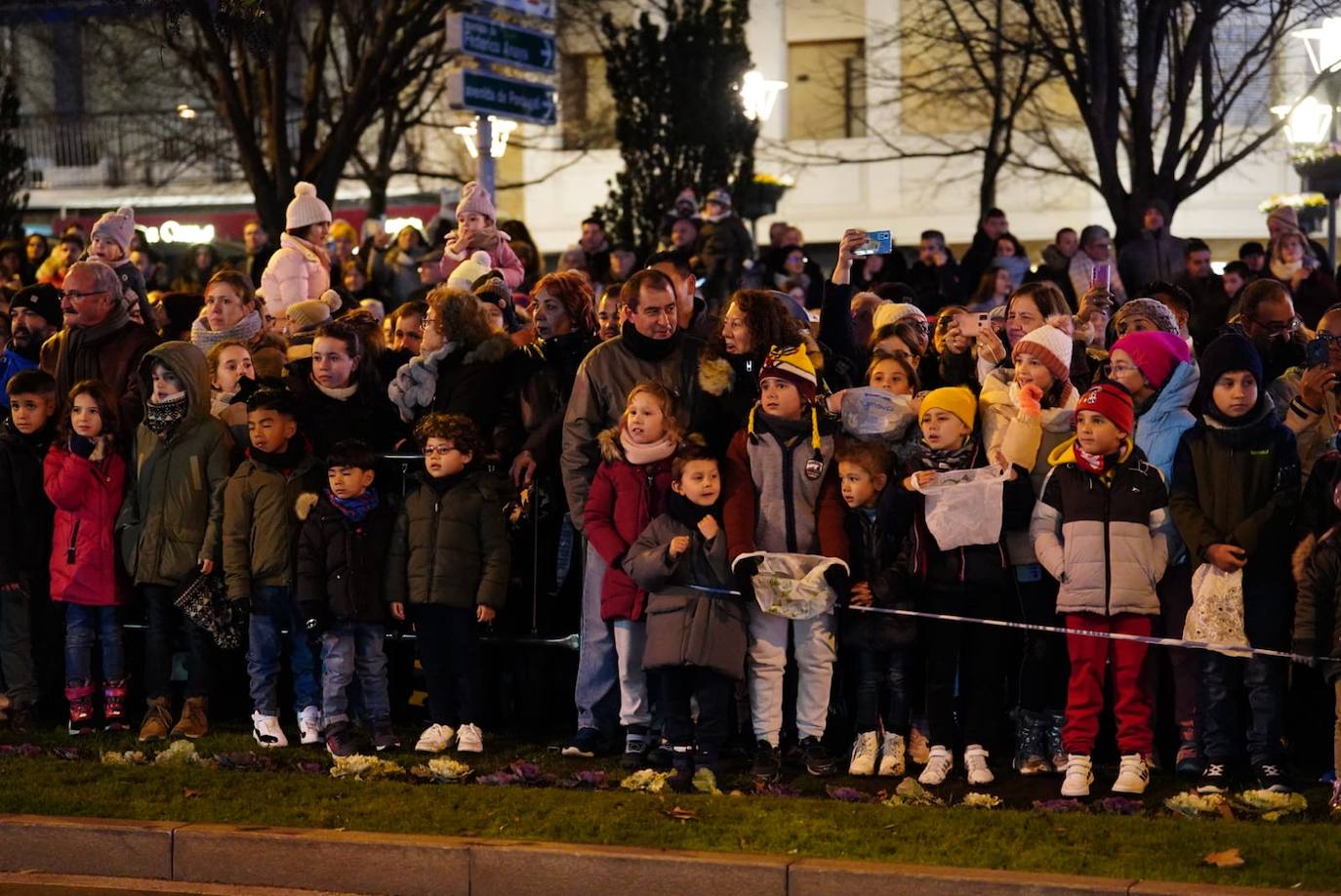 Los Reyes Magos reclaman la paz desde la Plaza Mayor de Salamanca