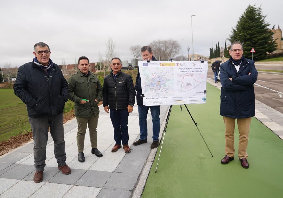 El concejal de Urbanismo, Fernando Carabias, presenta los planos.