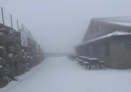 La estación de esquí de La Covatilla ya ha recibido su primera nevada.