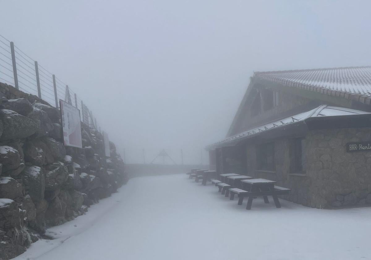 La estación de esquí de La Covatilla ya ha recibido su primera nevada.