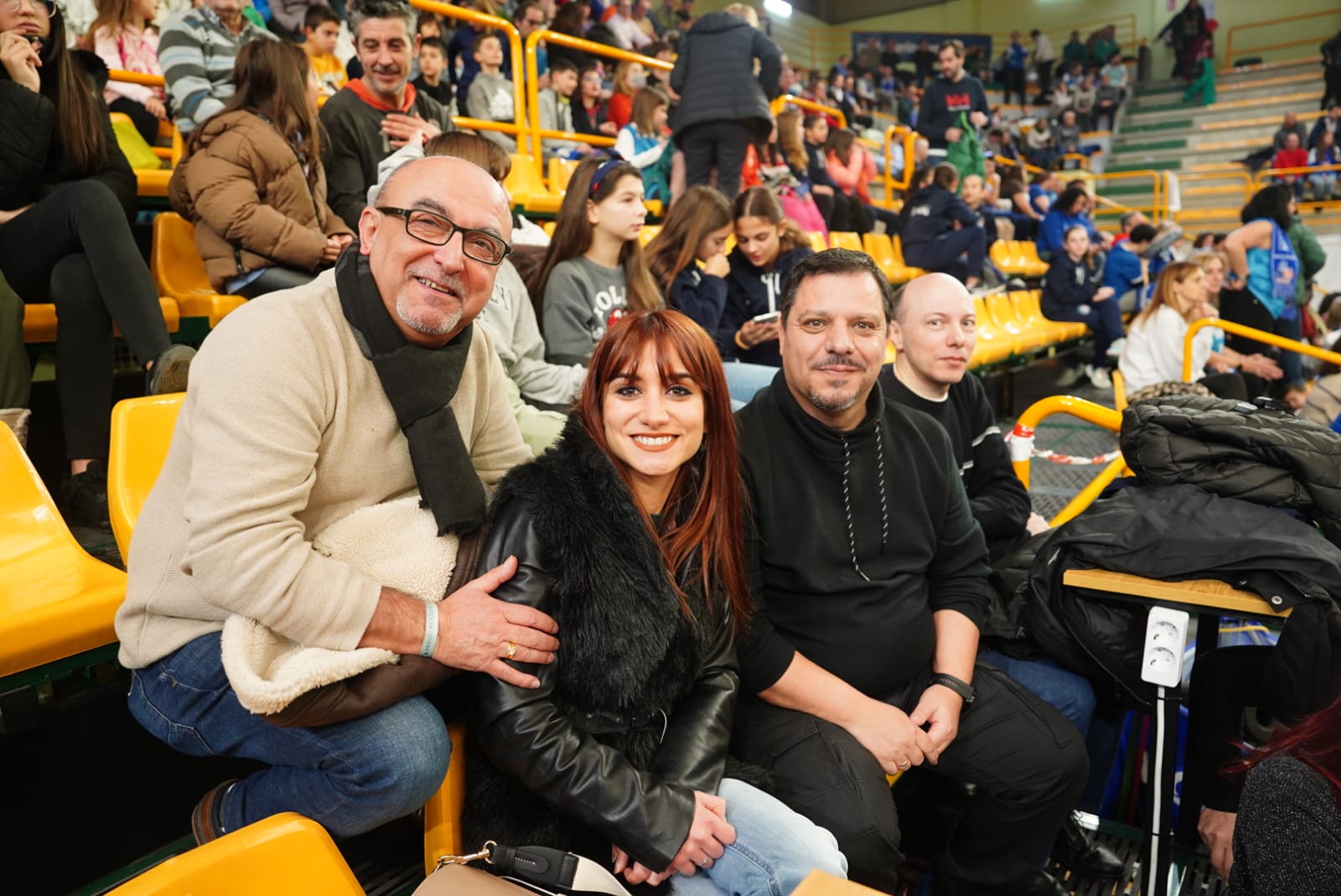 Búscate en la grada de Würzburg en el partido del Avenida contra el IDK