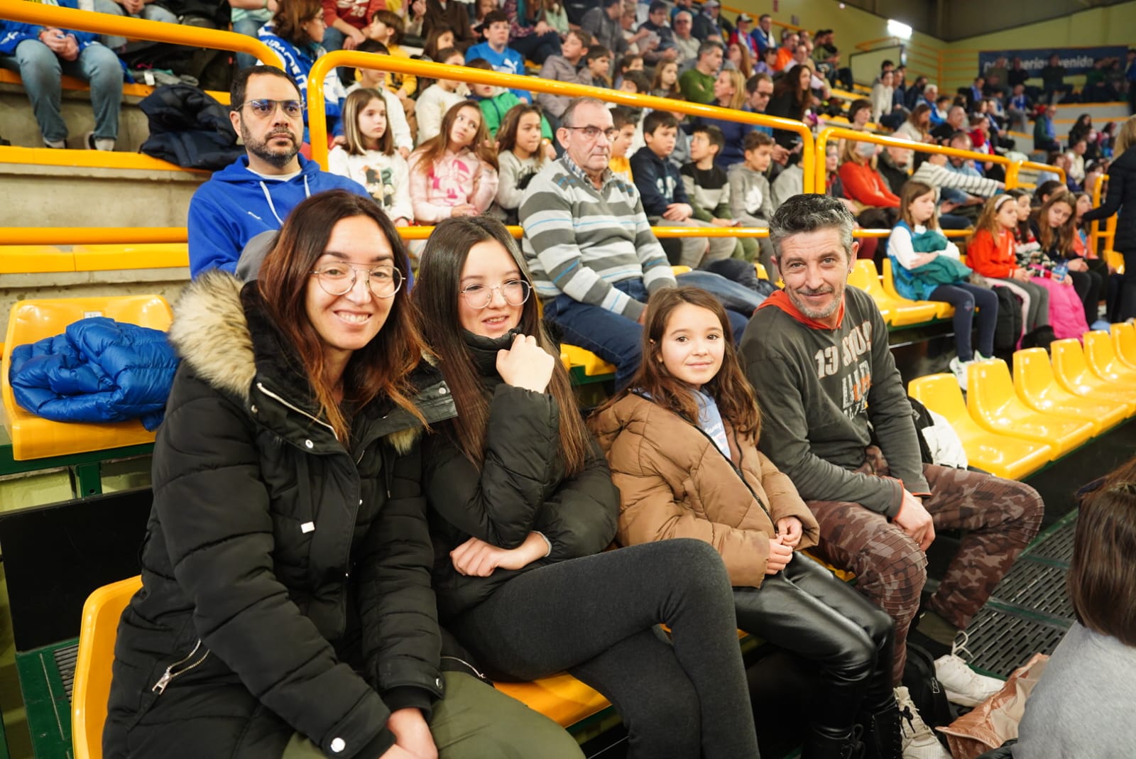 Búscate en la grada de Würzburg en el partido del Avenida contra el IDK