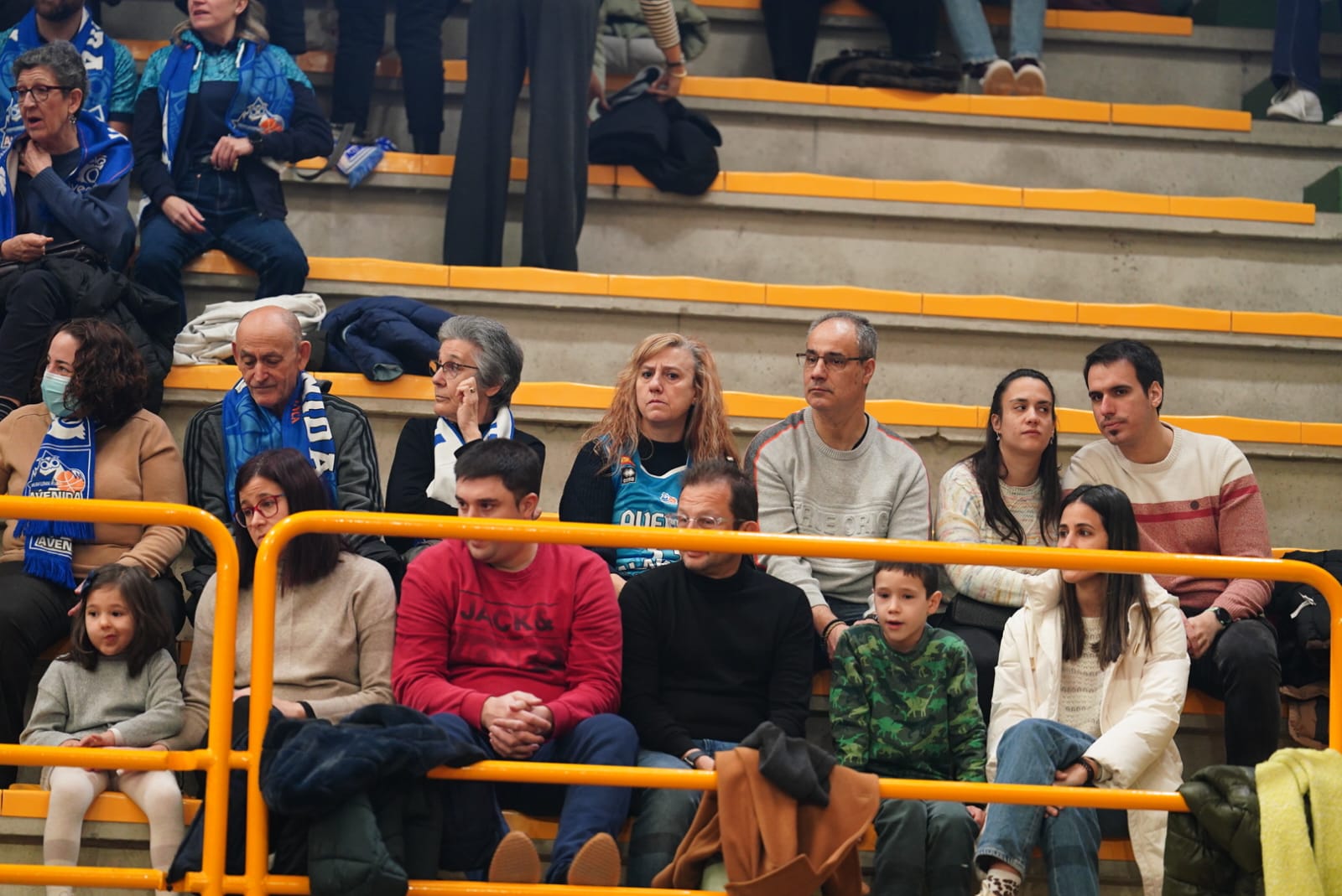 Búscate en la grada de Würzburg en el partido del Avenida contra el IDK