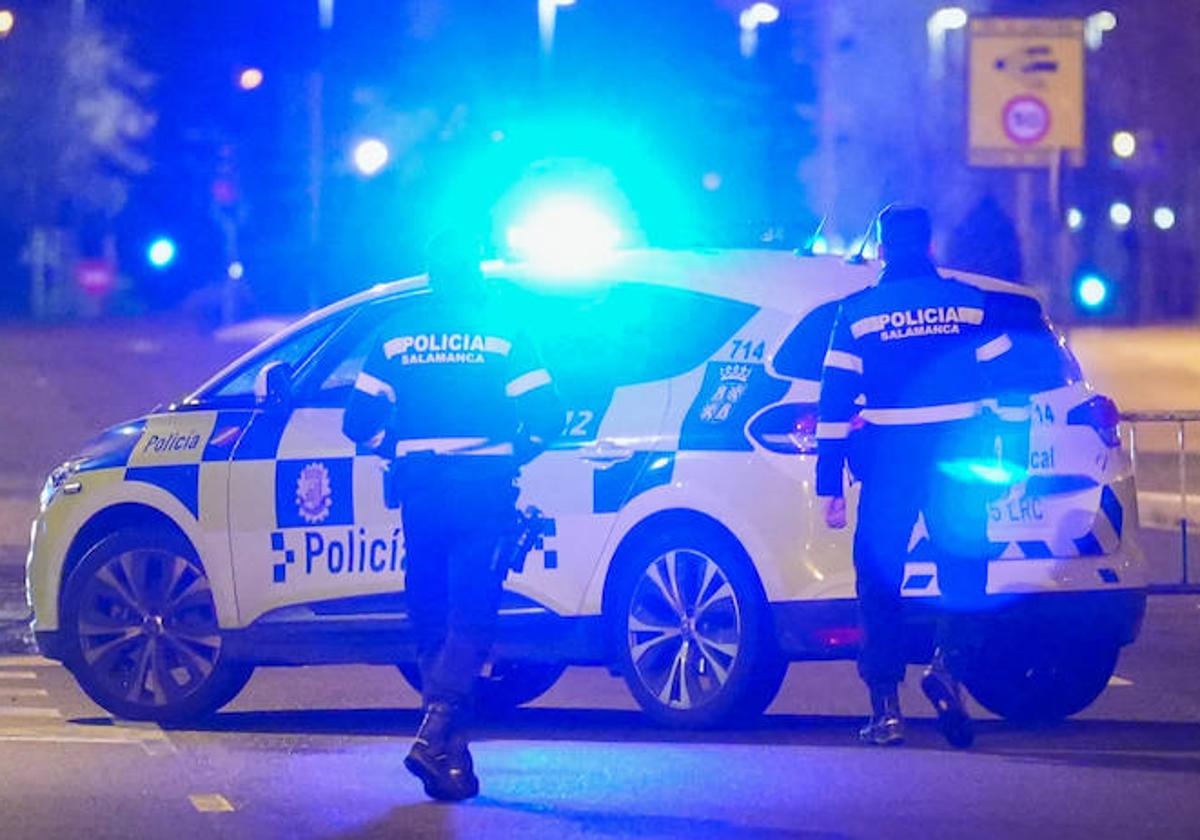 La Policía local acudió al lugar del accidente.