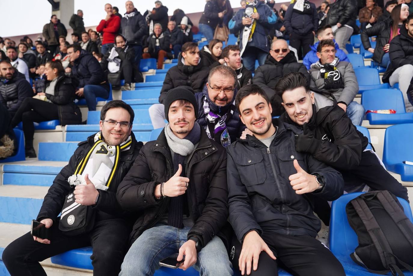 La afición de Unionistas responde a la llamada, ¡búscate en la grada!