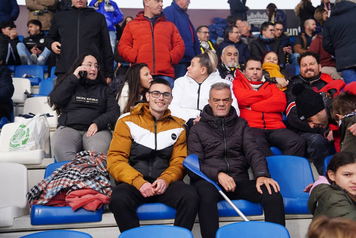 La afición de Unionistas responde a la llamada, ¡búscate en la grada!