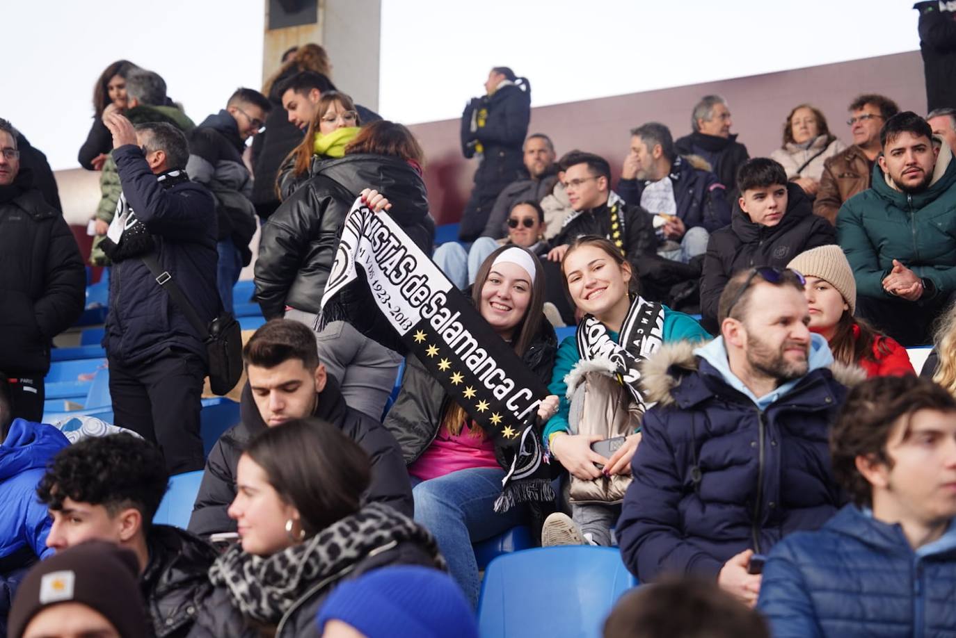 La afición de Unionistas responde a la llamada, ¡búscate en la grada!